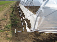 Unire i tubi per l'apertura laterale con l'apposita maniglia.